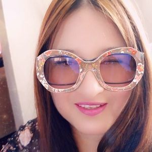 Meet your Posher, Norma